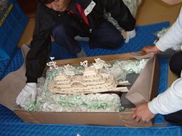 繊細な工芸品は特殊素材で梱包